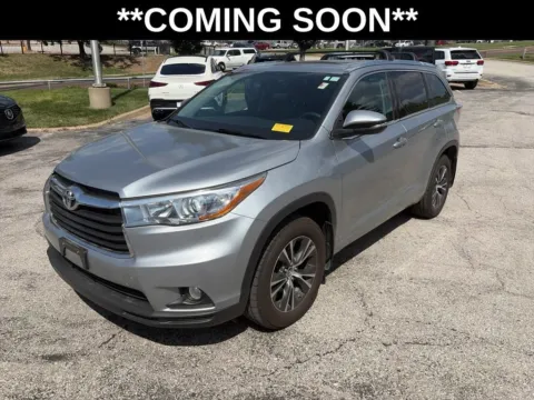 Silver 2016 Toyota Highlander XLE for sale in Overland Park, KS