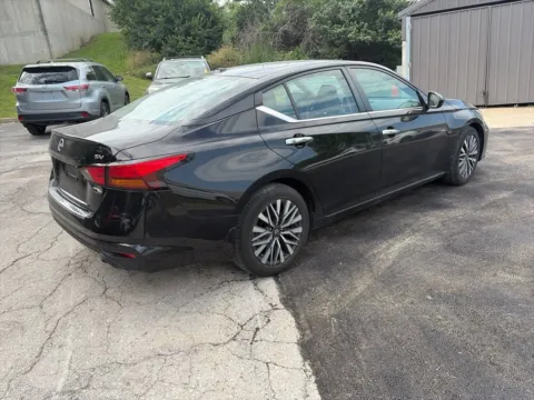 More photos of 2023 Nissan Altima 2.5 SV at Acura of Overland Park, KS