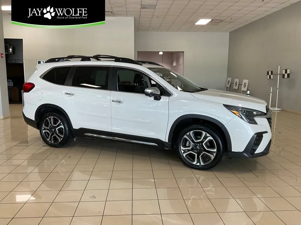 White 2023 Subaru Ascent Touring for sale in Overland Park, KS