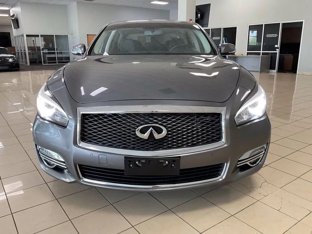 Used 2019 INFINITI Q70L LUXE with VIN JN1BY1PR2KM725643 for sale in Kansas City