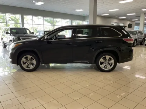 More photos of 2016 Toyota Highlander Limited at Acura of Overland Park, KS