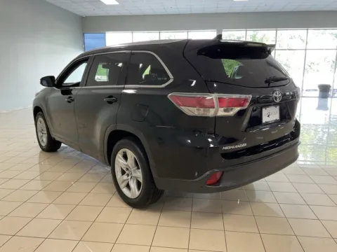 More photos of 2016 Toyota Highlander Limited at Acura of Overland Park, KS