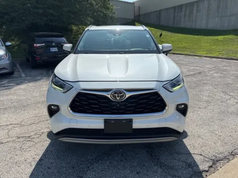 Photos of 2020 Toyota Highlander Platinum for sale in Overland Park, KS at Acura of Overland Park
