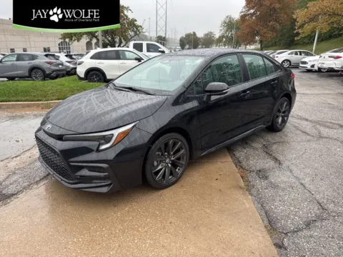 Black 2024 Toyota Corolla SE for sale in Overland Park, KS