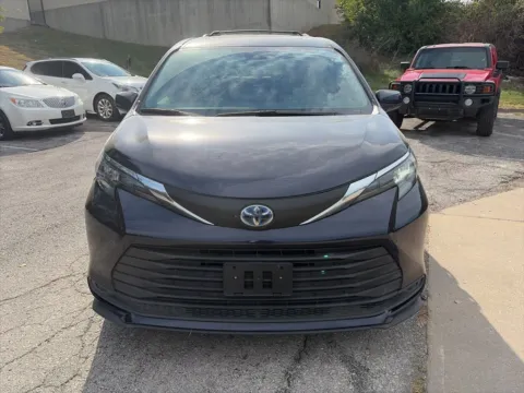 Blue 2024 Toyota Sienna LE for sale in Overland Park, KS