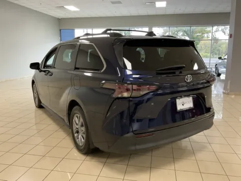 More photos of 2024 Toyota Sienna LE at Acura of Overland Park, KS