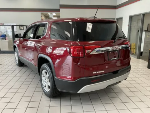 More photos of 2017 GMC Acadia SLE-1 at Jay Wolfe Auto Outlet, MO