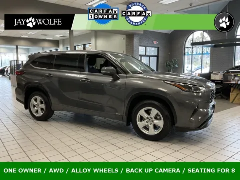 Gray 2022 Toyota Highlander Hybrid LE for sale in Kansas City, MO