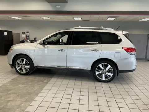 More photos of 2013 Nissan Pathfinder Platinum at Jay Wolfe Auto Outlet, MO