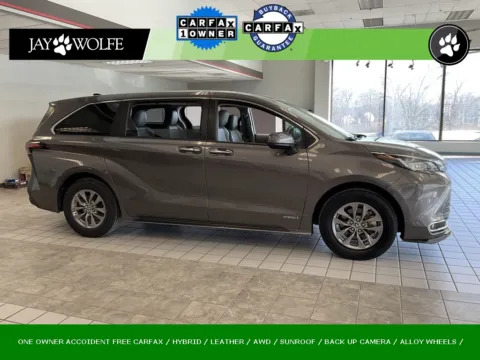 Gray 2021 Toyota Sienna XLE for sale in Kansas City, MO