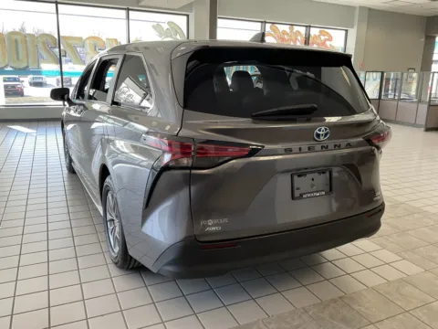 More photos of 2021 Toyota Sienna XLE at Jay Wolfe Auto Outlet, MO