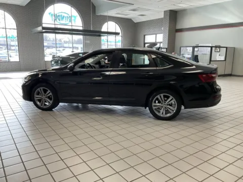 More photos of 2024 Volkswagen Jetta 1.5T SE at Jay Wolfe Auto Outlet, MO