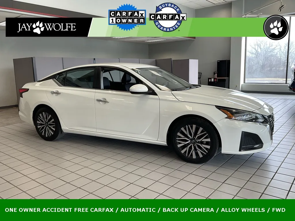 White 2023 Nissan Altima 2.5 SV for sale in Kansas City, MO