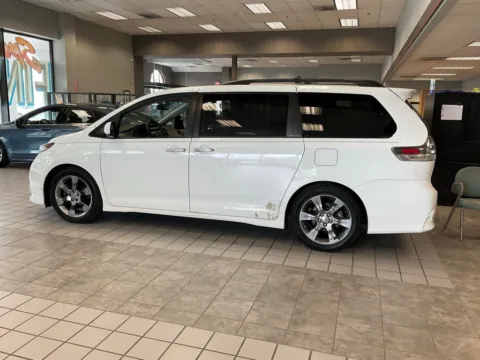 More photos of 2013 Toyota Sienna SE at Jay Wolfe Auto Outlet, MO