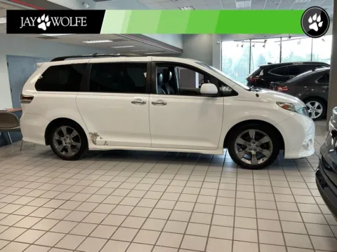 White 2013 Toyota Sienna SE for sale in Kansas City, MO