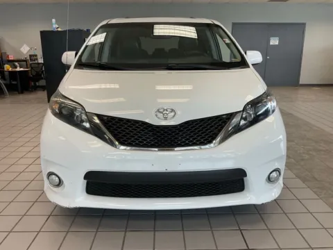 Photos of 2013 Toyota Sienna SE for sale in Kansas City, MO at Jay Wolfe Auto Outlet