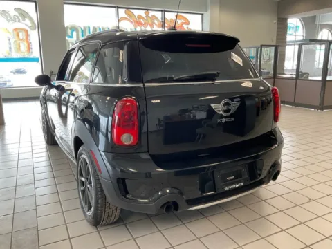 More photos of 2016 MINI Cooper S Countryman at Jay Wolfe Auto Outlet, MO