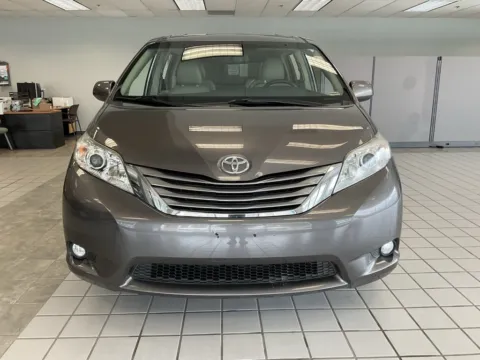 Photos of 2016 Toyota Sienna L for sale in Kansas City, MO at Jay Wolfe Auto Outlet