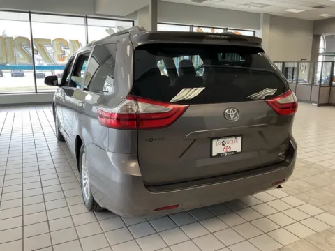 More photos of 2016 Toyota Sienna L at Jay Wolfe Auto Outlet, MO
