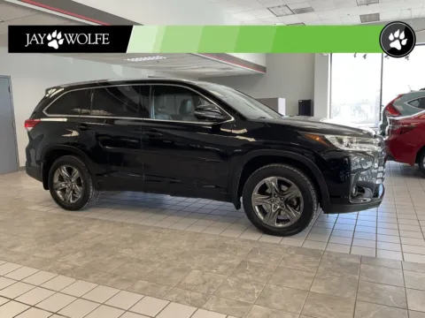 Red 2019 Toyota Highlander Limited Platinum for sale in Kansas City, MO