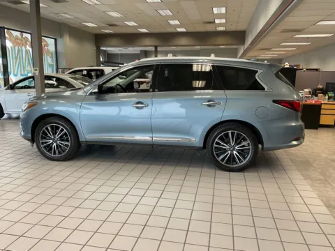 More photos of 2019 INFINITI QX60 LUXE at Jay Wolfe Auto Outlet, MO