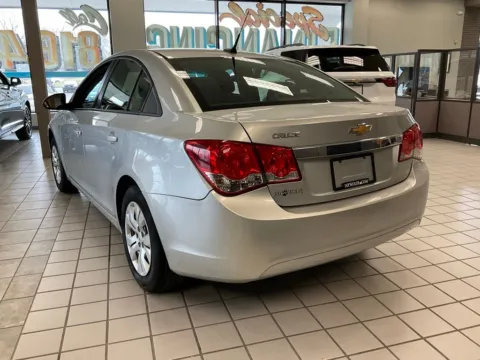 More photos of 2013 Chevrolet Cruze LS at Jay Wolfe Auto Outlet, MO