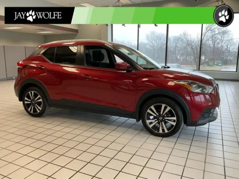 Red 2019 Nissan Kicks SV for sale in Kansas City, MO