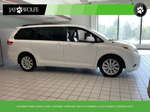 White 2011 Toyota Sienna XLE for sale in Kansas City, MO