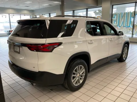 More photos of 2023 Chevrolet Traverse LT Leather at Jay Wolfe Auto Outlet, MO