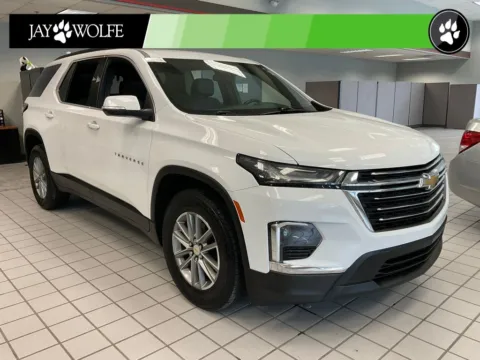 White 2023 Chevrolet Traverse LT Leather for sale in Kansas City, MO