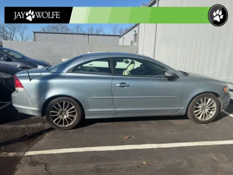 More photos of 2008 Volvo C70 T5 at Jay Wolfe Auto Outlet, MO
