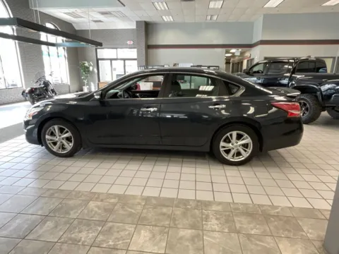 More photos of 2013 Nissan Altima 2.5 SL at Jay Wolfe Auto Outlet, MO