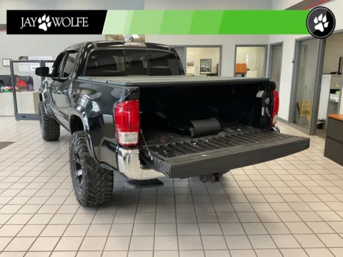 More photos of 2017 Toyota Tacoma SR5 at Jay Wolfe Auto Outlet, MO
