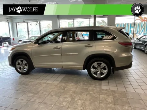 More photos of 2015 Toyota Highlander Limited at Jay Wolfe Auto Outlet, MO
