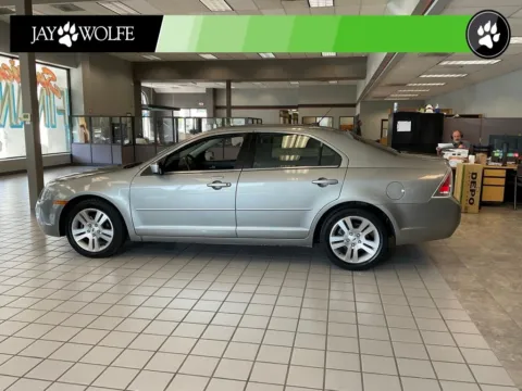 More photos of 2009 Ford Fusion SEL at Jay Wolfe Auto Outlet, MO