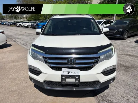 Photos of 2017 Honda Pilot Touring for sale in Kansas City, MO at Jay Wolfe Auto Outlet