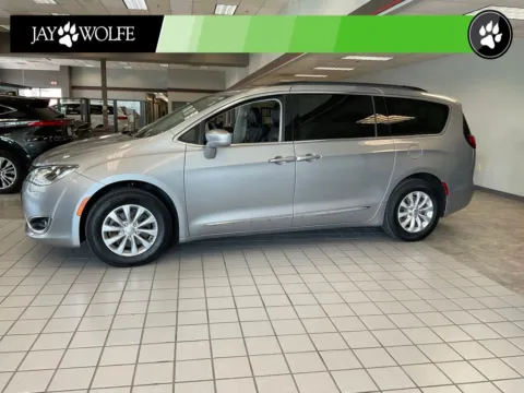 Another view of 2017 Chrysler Pacifica Touring L for sale in Kansas City, MO at Jay Wolfe Auto Outlet