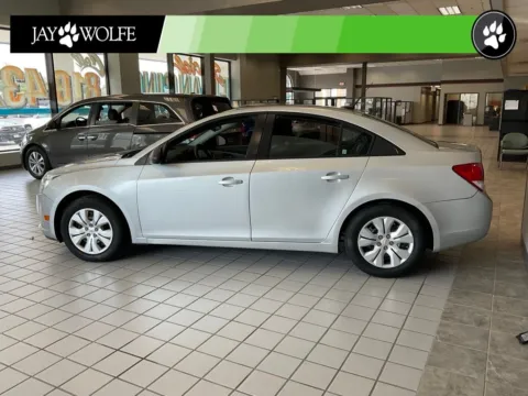 More photos of 2013 Chevrolet Cruze LS at Jay Wolfe Auto Outlet, MO