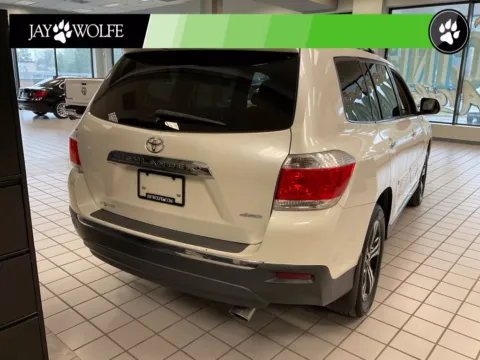More photos of 2013 Toyota Highlander Limited at Jay Wolfe Auto Outlet, MO