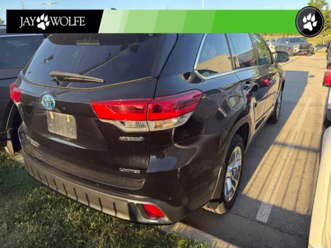 More photos of 2019 Toyota Highlander Hybrid Limited at Jay Wolfe Auto Outlet, MO