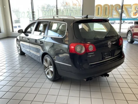 More photos of 2010 Volkswagen Passat Komfort at Jay Wolfe Auto Outlet, MO