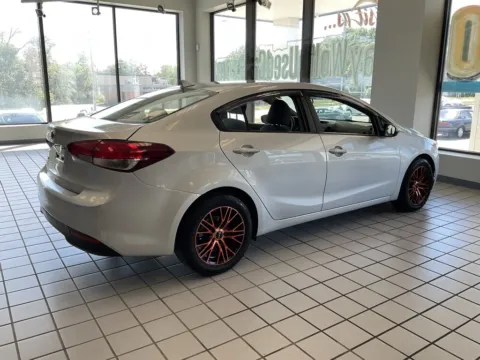 More photos of 2017 Kia Forte LX at Jay Wolfe Auto Outlet, MO