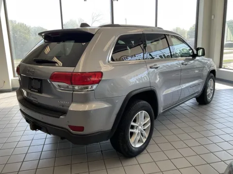 More photos of 2017 Jeep Grand Cherokee Laredo at Jay Wolfe Auto Outlet, MO