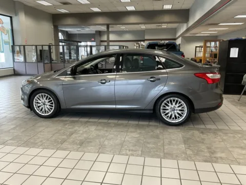More photos of 2014 Ford Focus Titanium at Jay Wolfe Auto Outlet, MO
