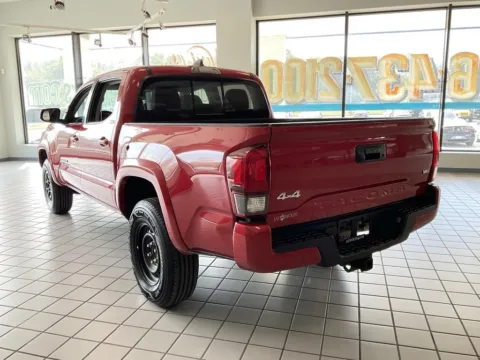 More photos of 2021 Toyota Tacoma SR5 at Jay Wolfe Auto Outlet, MO