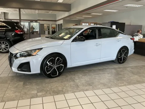 Another view of 2023 Nissan Altima 2.5 SR for sale in Kansas City, MO at Jay Wolfe Auto Outlet