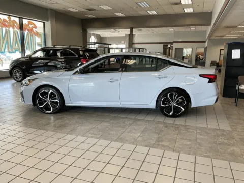 More photos of 2023 Nissan Altima 2.5 SR at Jay Wolfe Auto Outlet, MO