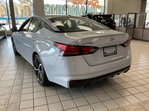 More photos of 2023 Nissan Altima 2.5 SR at Jay Wolfe Auto Outlet, MO