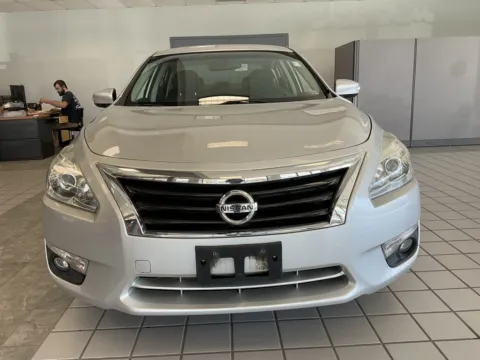 Photos of 2014 Nissan Altima 2.5 SL for sale in Kansas City, MO at Jay Wolfe Auto Outlet