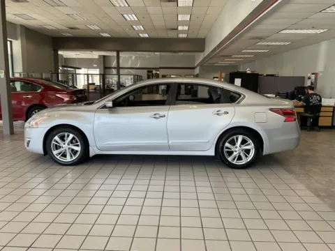 More photos of 2014 Nissan Altima 2.5 SL at Jay Wolfe Auto Outlet, MO